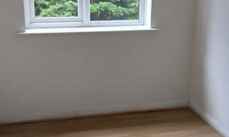2 Bedroom Flat 5 Min...
