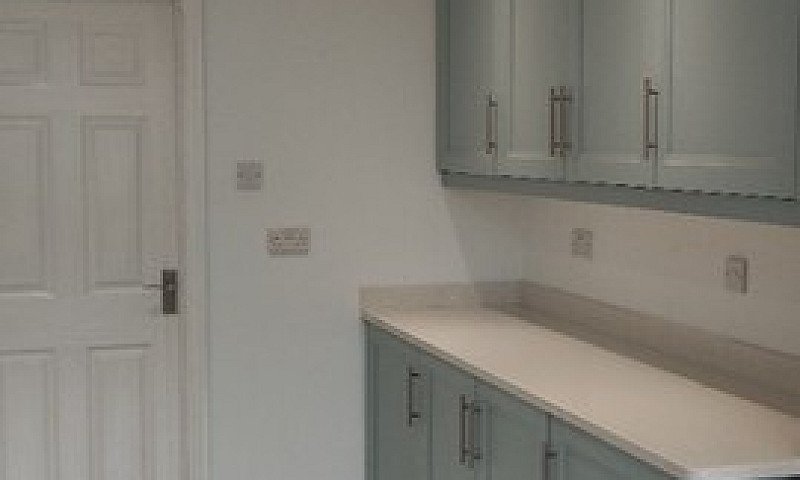 4/5 Bedroom House In...