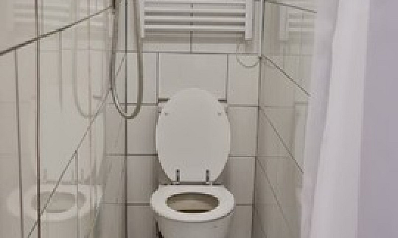 Spacious 5 Bedroom H...