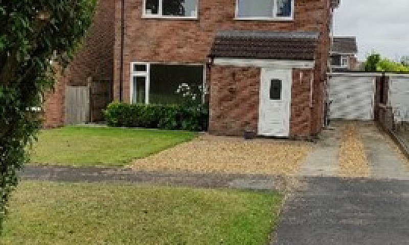 4/5 Bedroom House In...