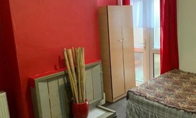 Large Double Room Wi...