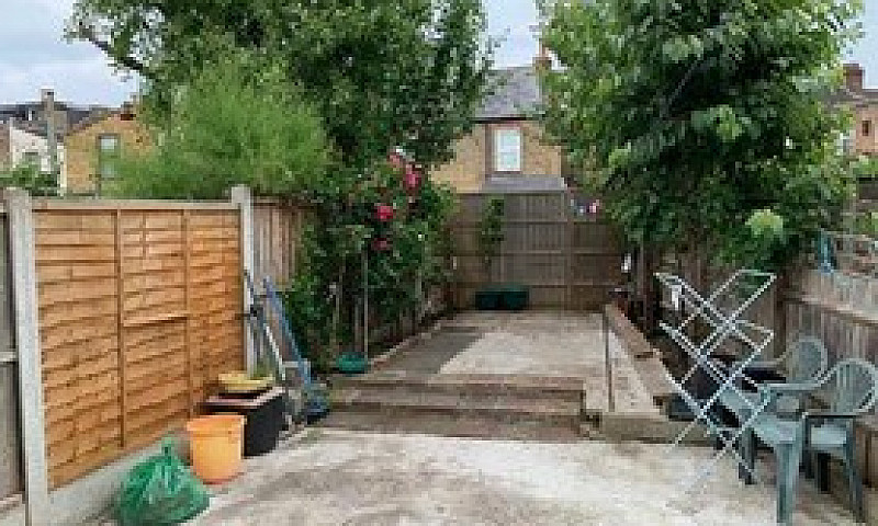 Large Double Room Wi...