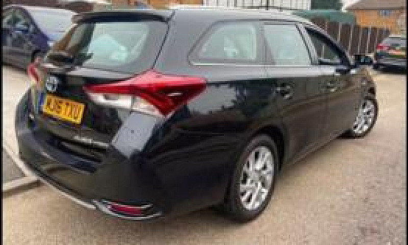 Toyota Auris ...