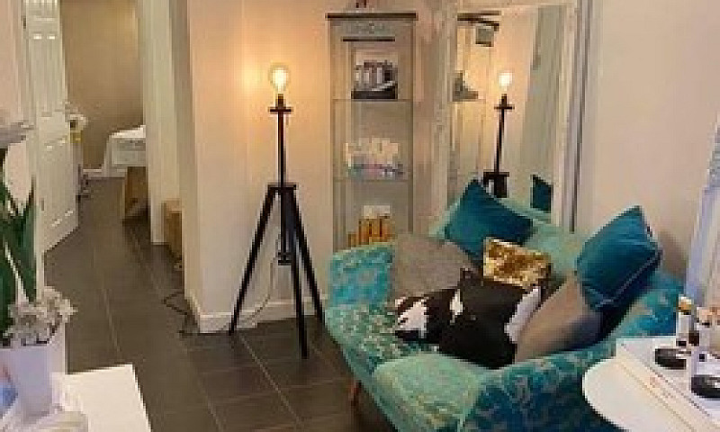 Beauty Room For Rent...