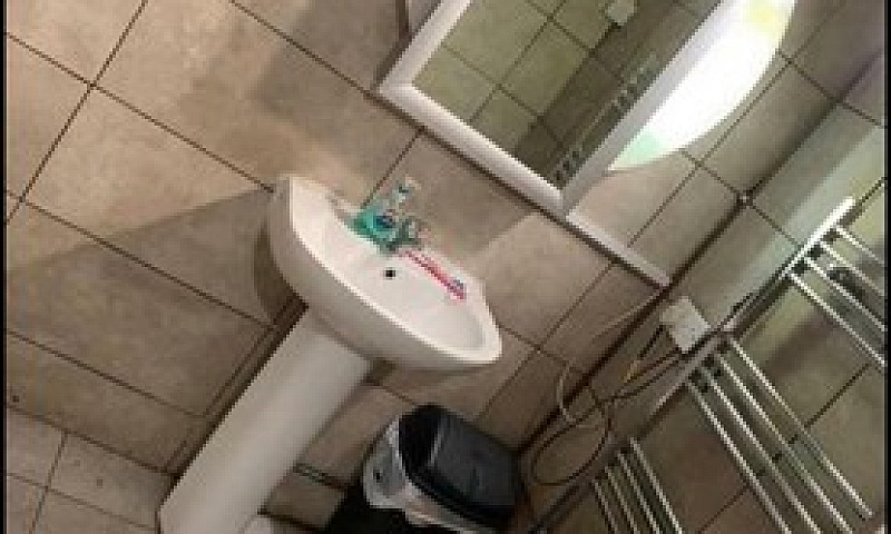 1 Single Room For Re...