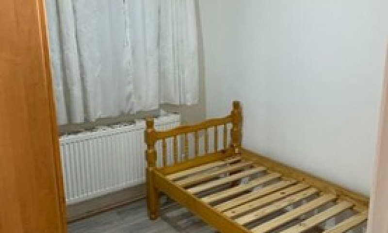Double Bedroom For R...