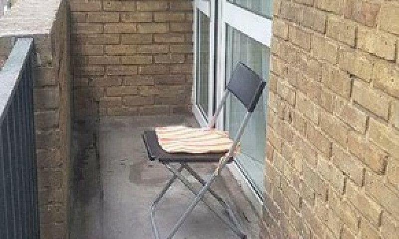 4 Bedroom Flat In Ol...