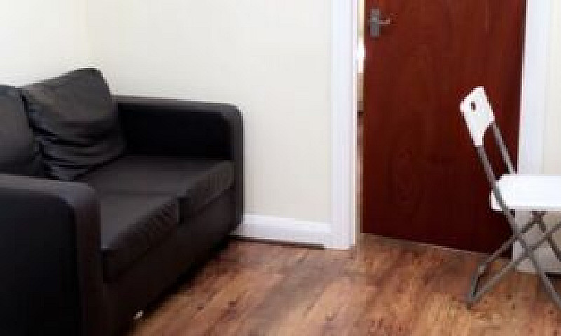 A Clean Ensuite Room...