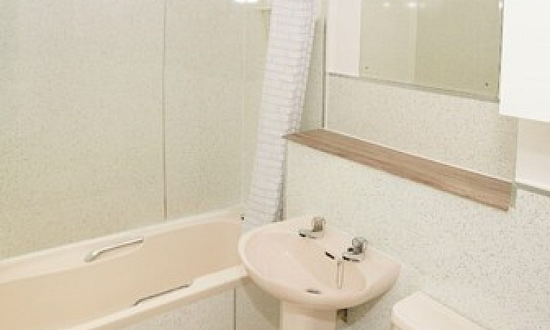 Double Bedroom To Re...