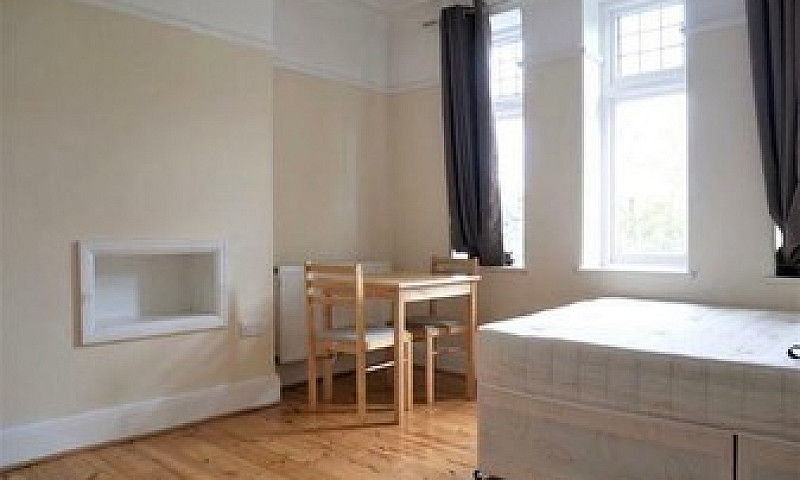 Double Bedrooms In K...