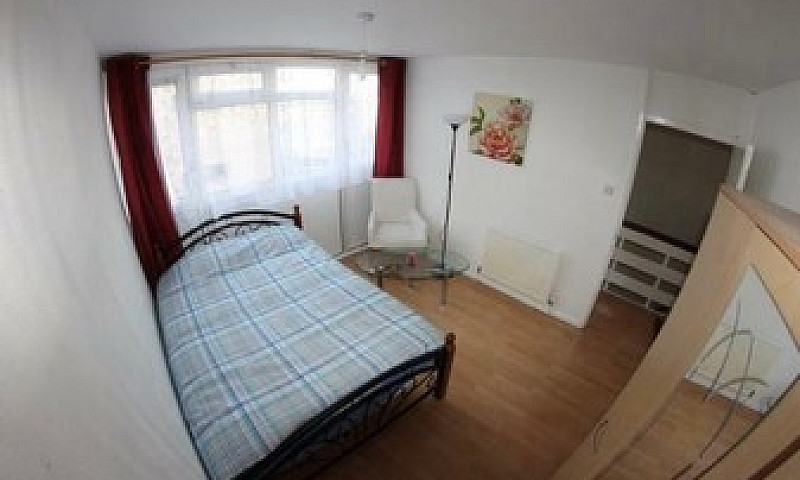 2 Double Bedrooms To...