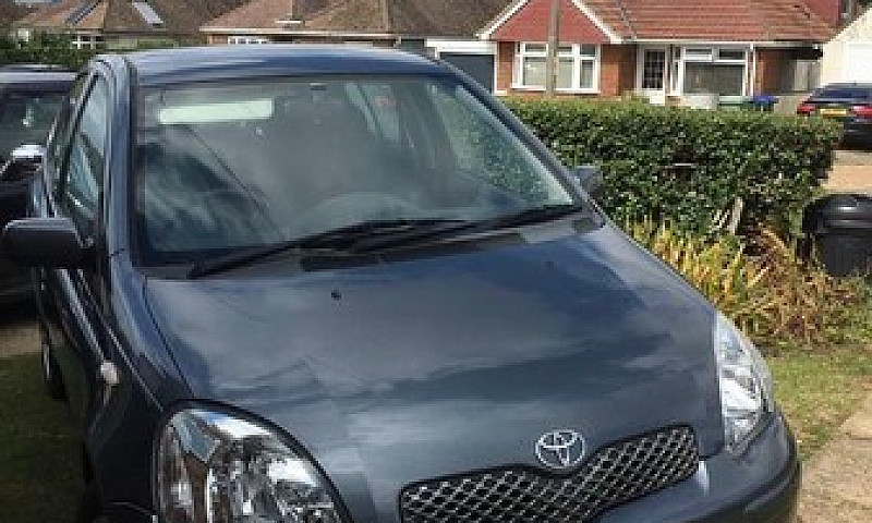 2004 Toyota Yaris ...