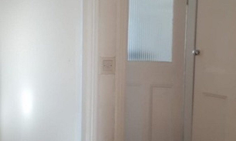 1 Bedroom Flat In De...
