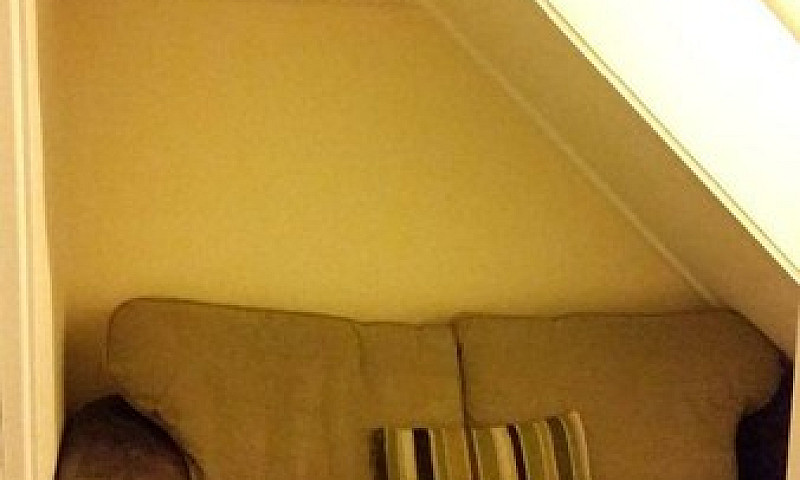 4 Bedroom Flat In Ol...