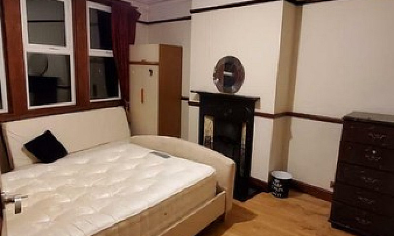 Ensuite Double Room ...