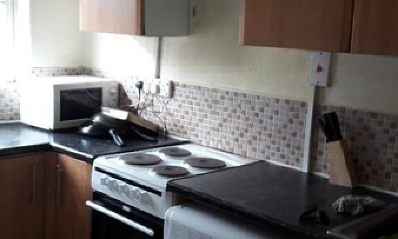 A 2 Bedroom Flat To ...