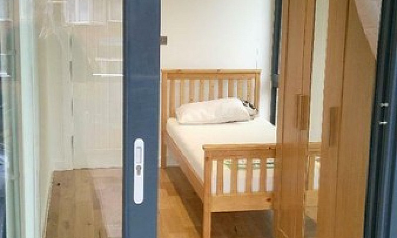 4 Bedroom Flat In An...
