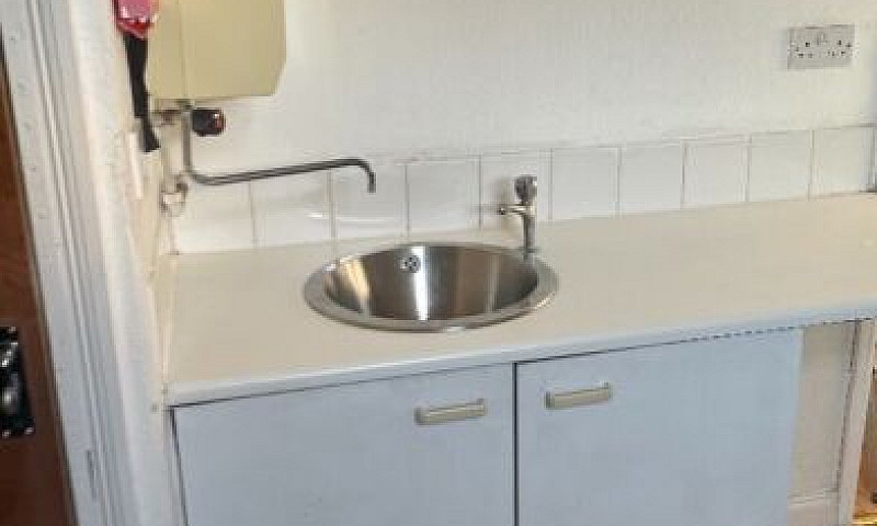 *Studio Flat To Rent...