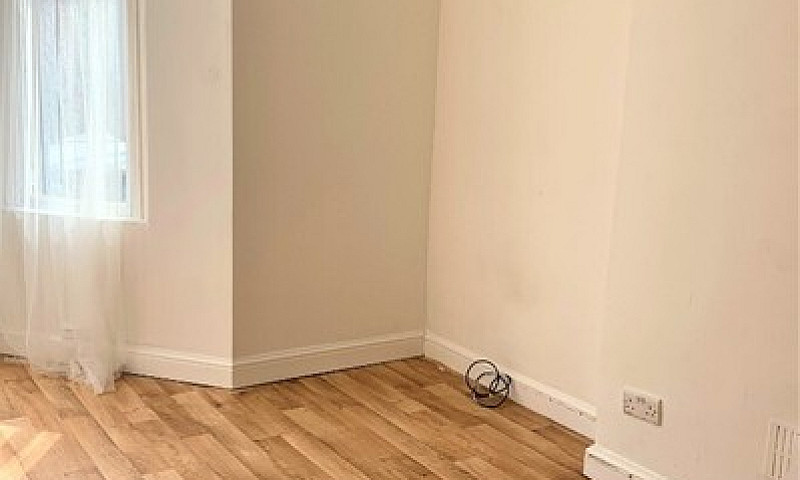 Clean Ground Floor S...