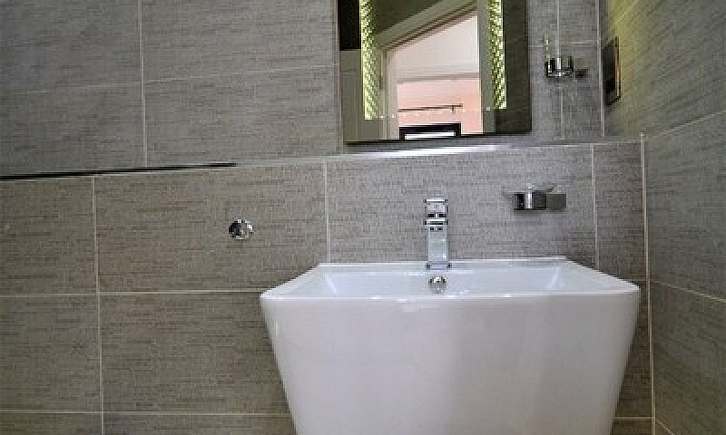 Stunning 1 Bedroom F...