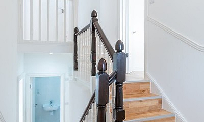 Lovely 2 Bedroom Fla...