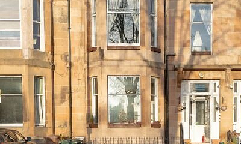 Huge 9 Bed 7 Bathroo...