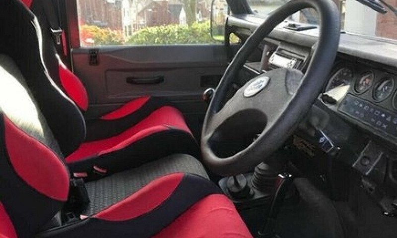Land Rover Defender ...