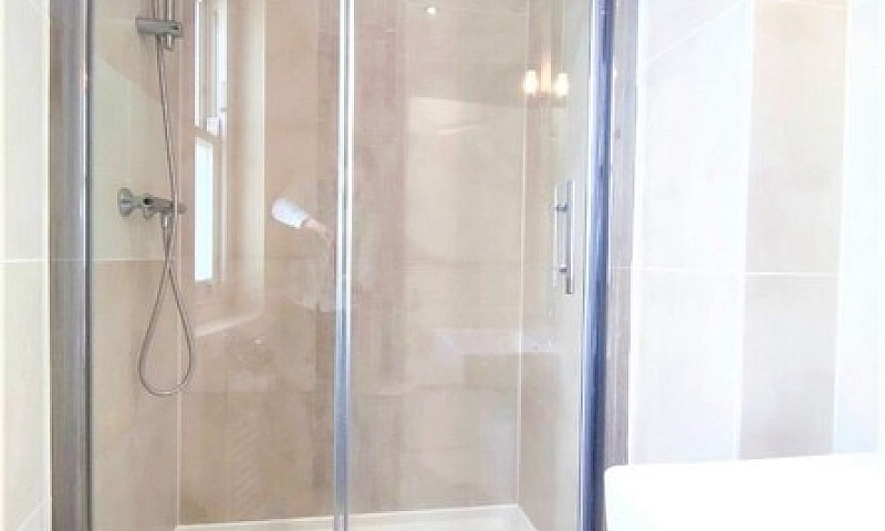 Bright 1 Bedroom Fla...