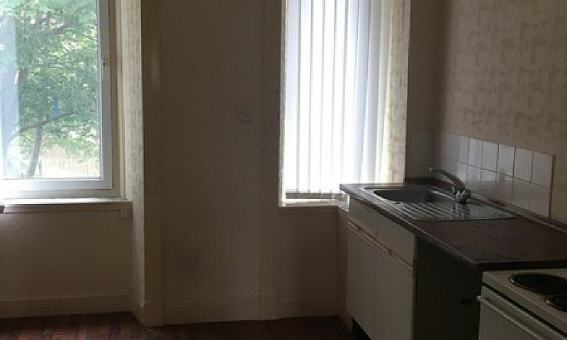 2 Bedroom Flat In Sa...