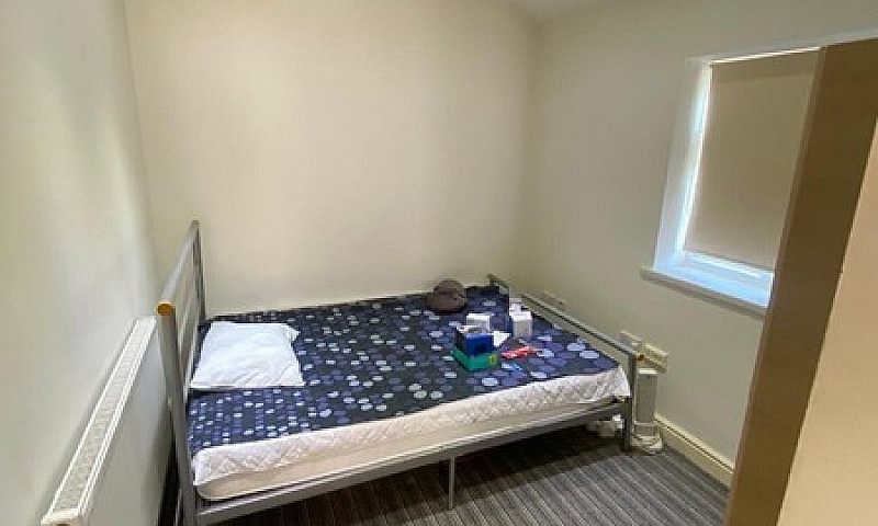 Spacious 3 Bed Flat ...