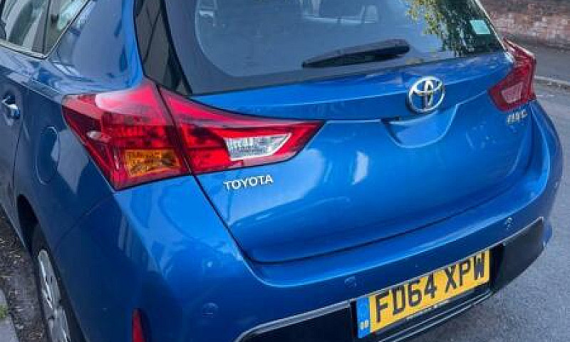 Toyota Auris 2015 1....