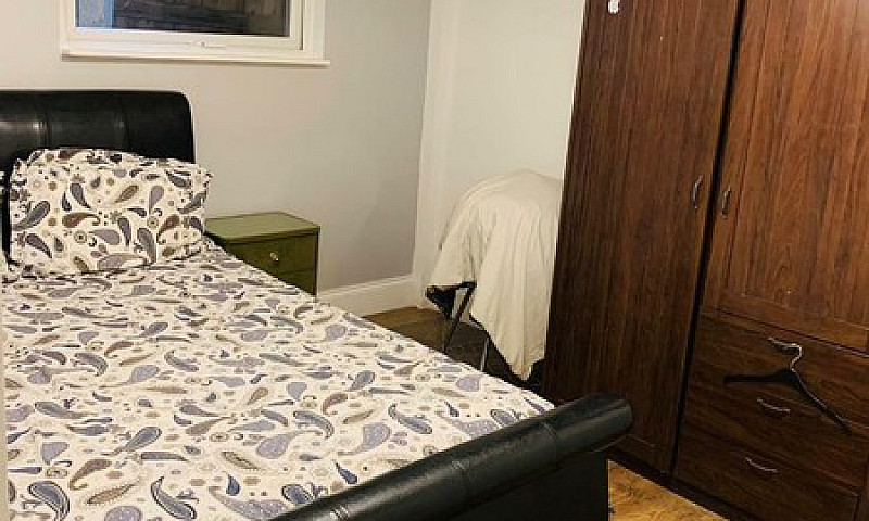 1 Bedroom Flat Redbr...