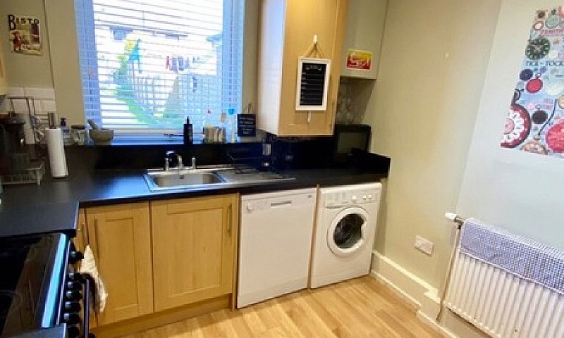 2 Bedroom Spacious G...