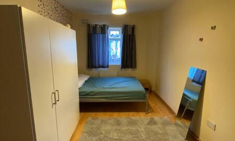 Studio To Rent 5 Min...
