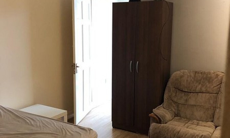 5 Bed 3 Bath Semi De...