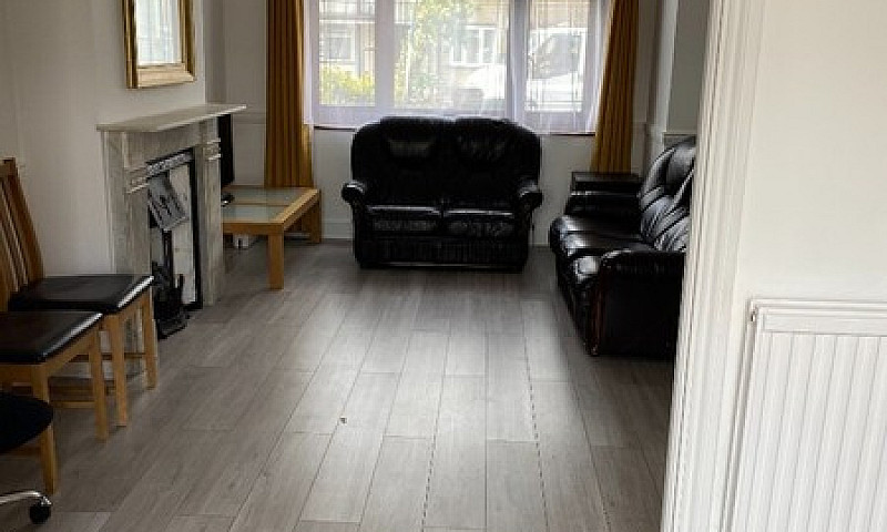 3Bedrooms House To L...