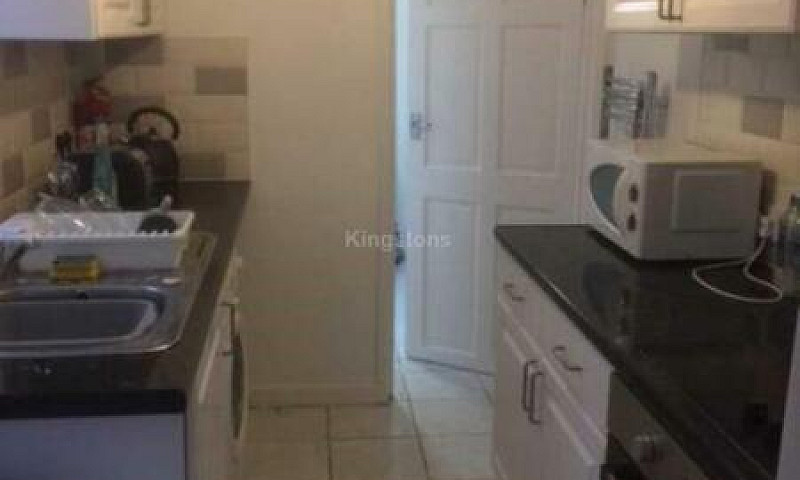 1 Bedroom Flat In Ri...