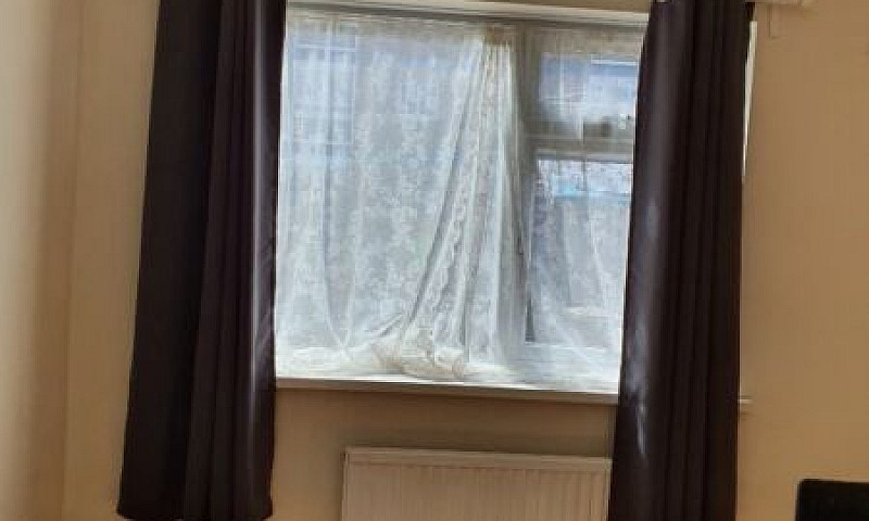 2 Bed Flat With Fron...