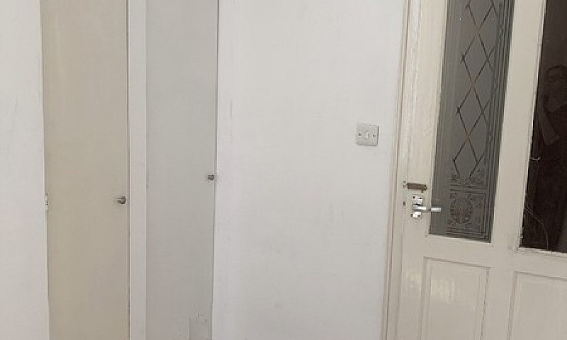 Clean Ground Floor S...