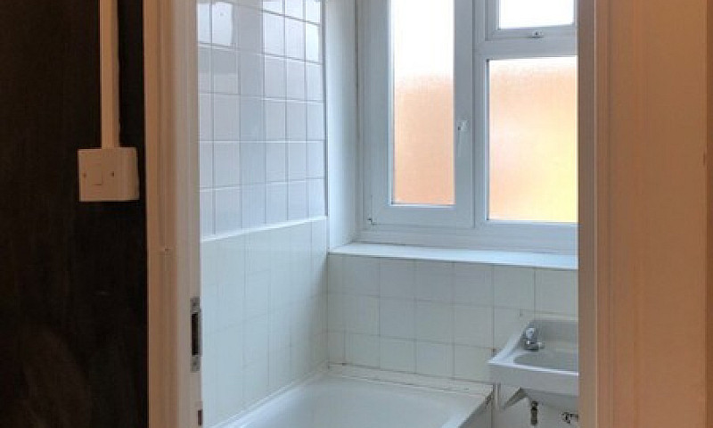 Bright, Spacious 2 D...