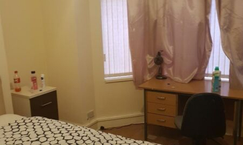 A Stunning 5 Bedroom...