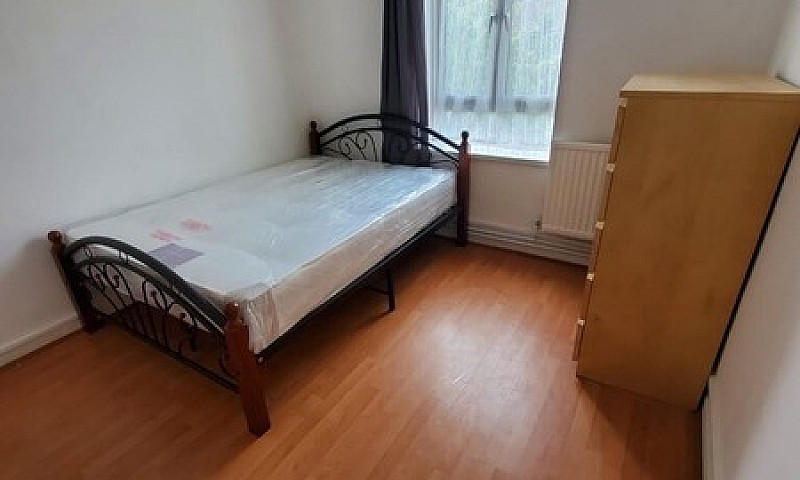 Spacious 4 Bed House...