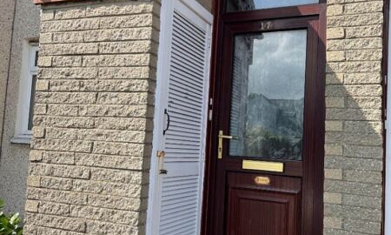 Largs, Main Door 2 B...