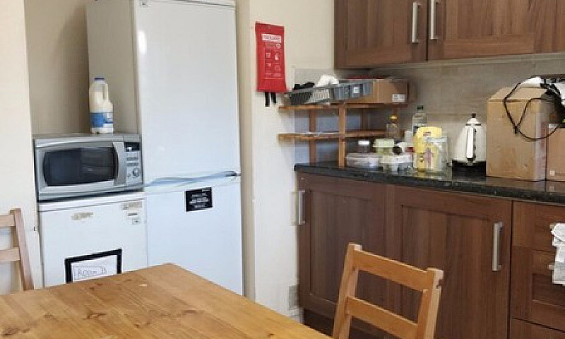 3/4 Bed Room Flat 2-...