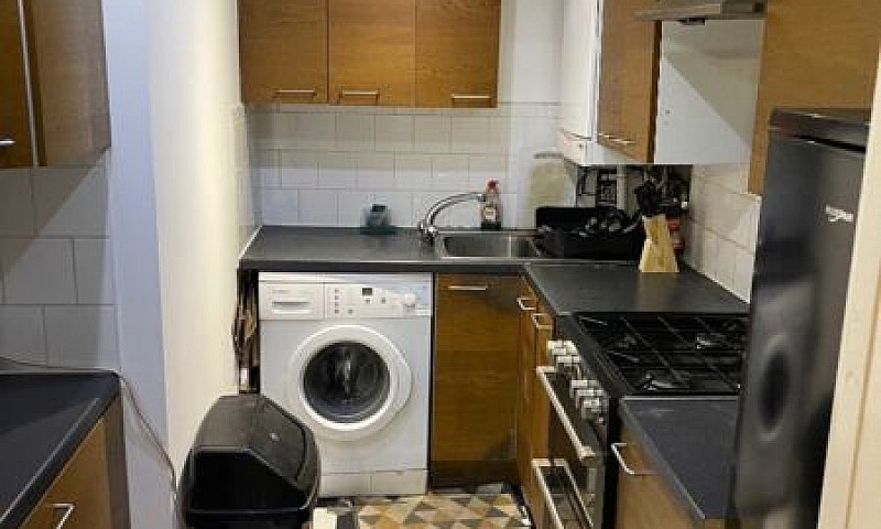 Spacious Studio Flat...