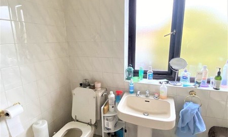 2 Double Rooms In Ba...