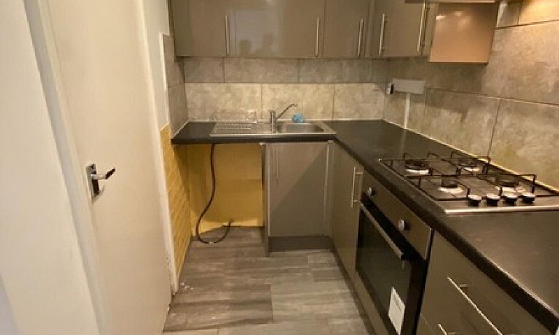 Spacious One Bed Fla...