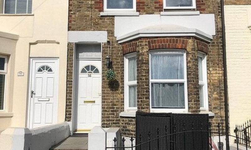 3 Bedroom House Dove...