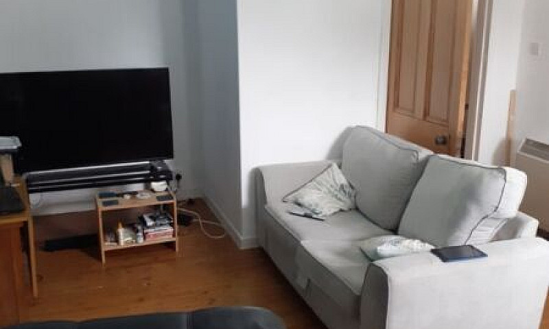 1 Bedroom Flat Elmba...