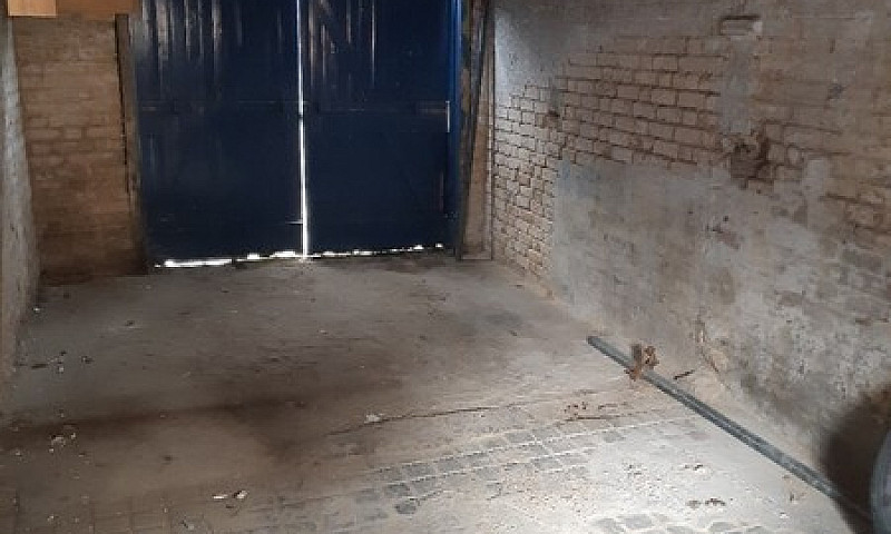 Storage / Workshop...